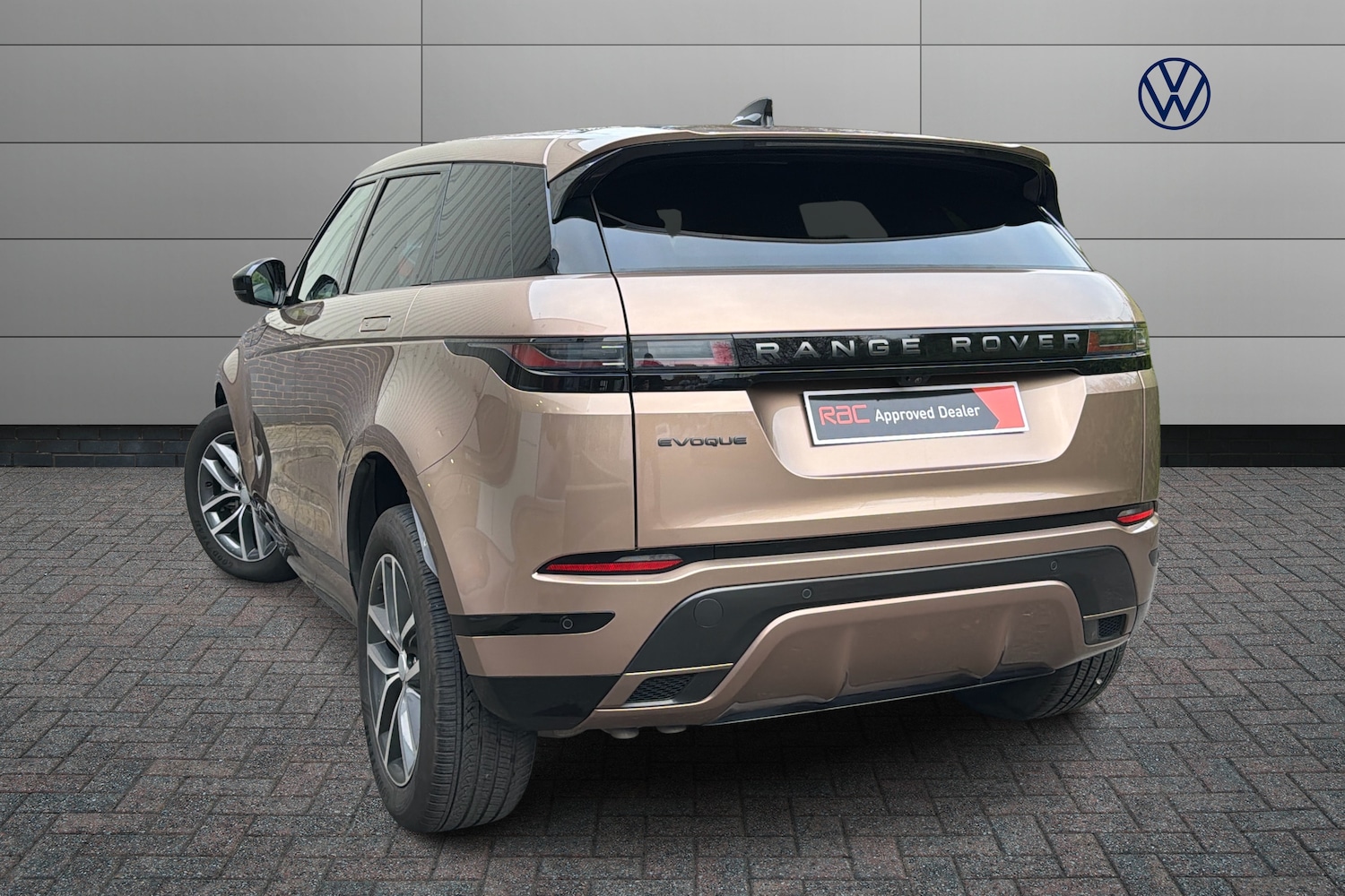 Used Land Rover Range Rover Evoque 2023 for sale - 77122354: Photo 3