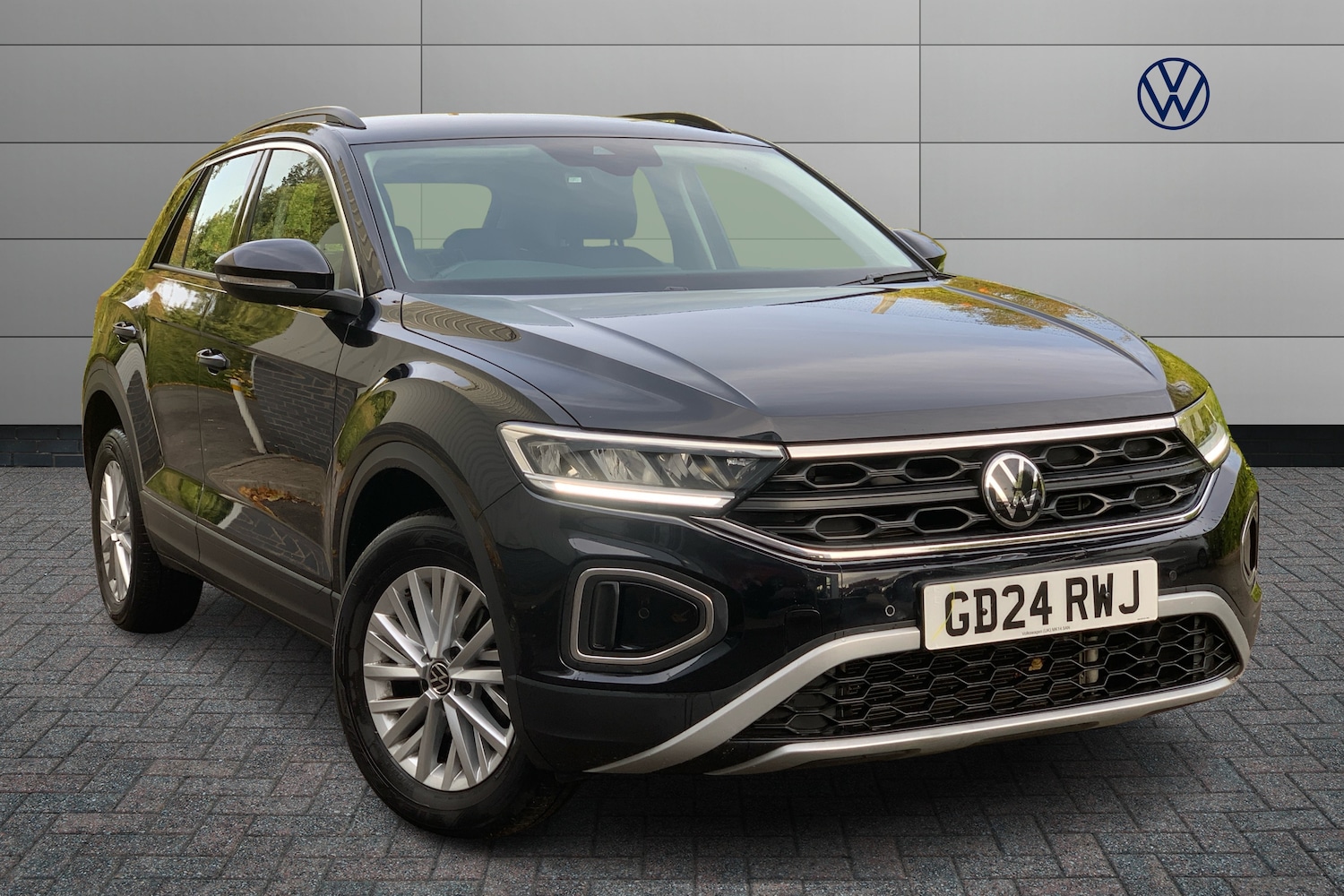 Used Volkswagen T-Roc 2024 for sale - 76678825: Photo 1