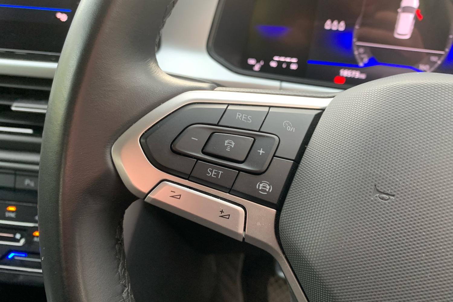 Used Volkswagen T-Roc 2024 for sale - 76678825: Photo 16