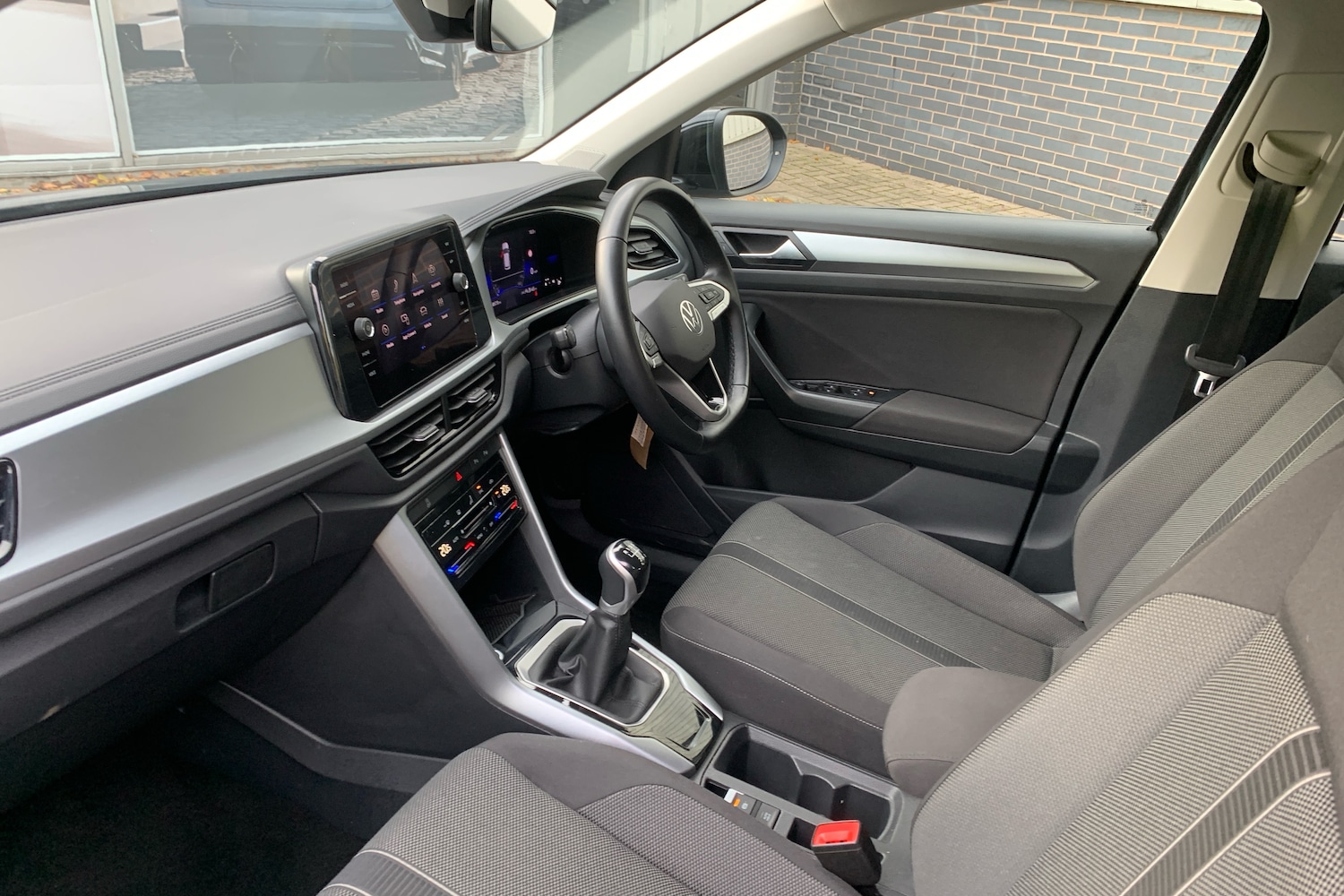 Used Volkswagen T-Roc 2024 for sale - 76678825: Photo 2