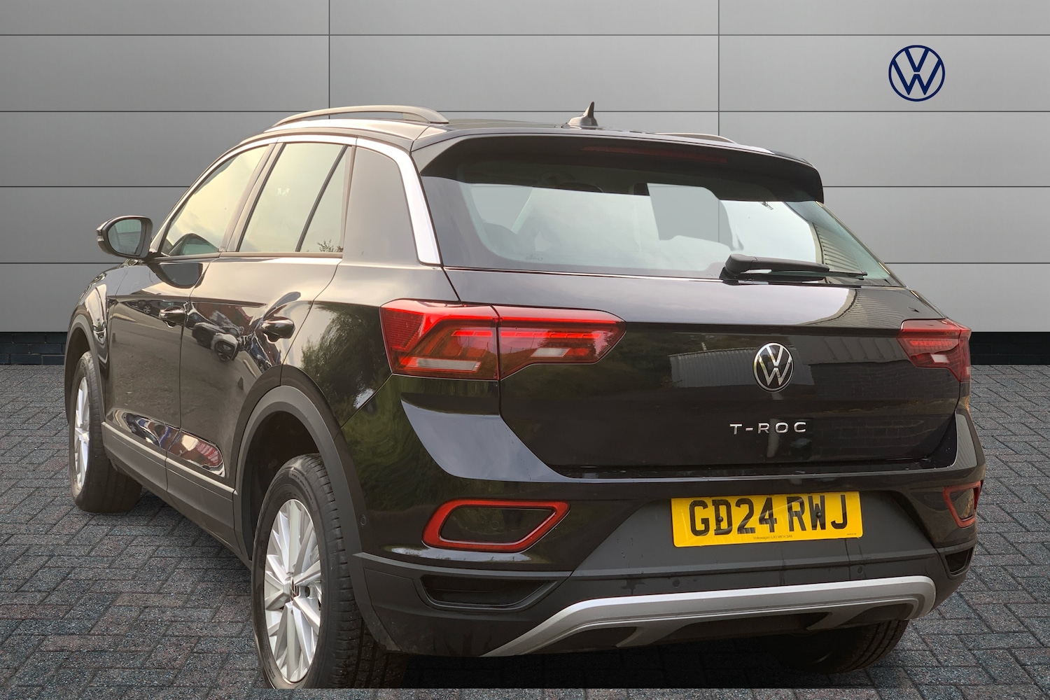 Used Volkswagen T-Roc 2024 for sale - 76678825: Photo 3