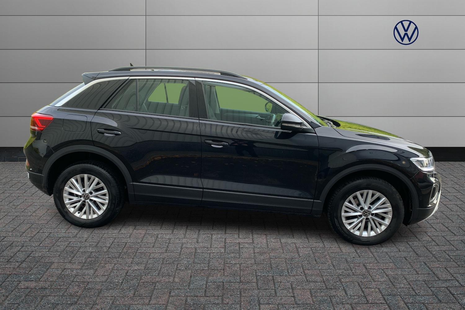 Used Volkswagen T-Roc 2024 for sale - 76678825: Photo 4