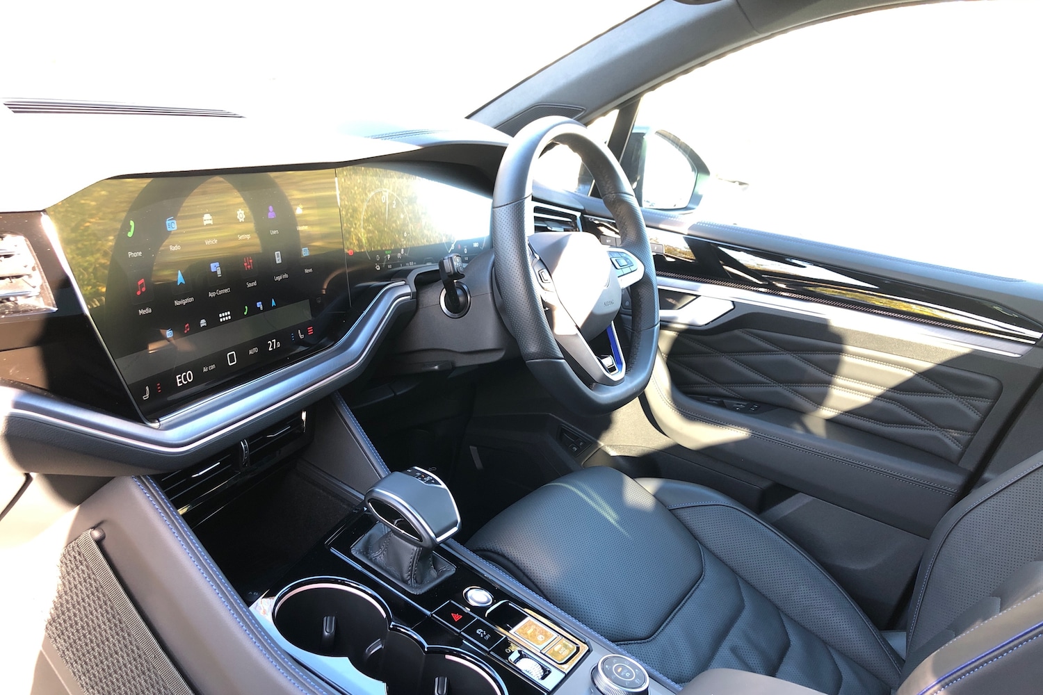 Used Volkswagen Touareg 2025 for sale - 76679536: Photo 2