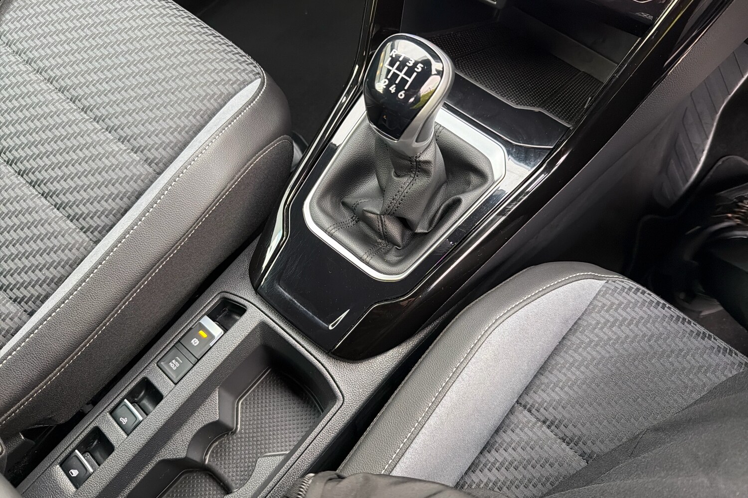 Used Volkswagen T-Roc 2023 for sale - 77239400: Photo 10