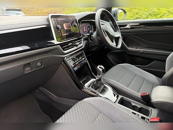 Used Volkswagen T-Roc 2023 for sale - 77239400: Photo