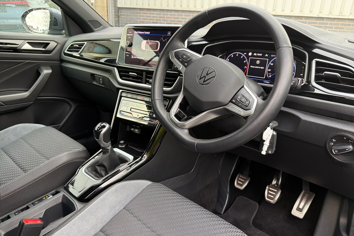 Used Volkswagen T-Roc 2023 for sale - 77239400: Photo 6