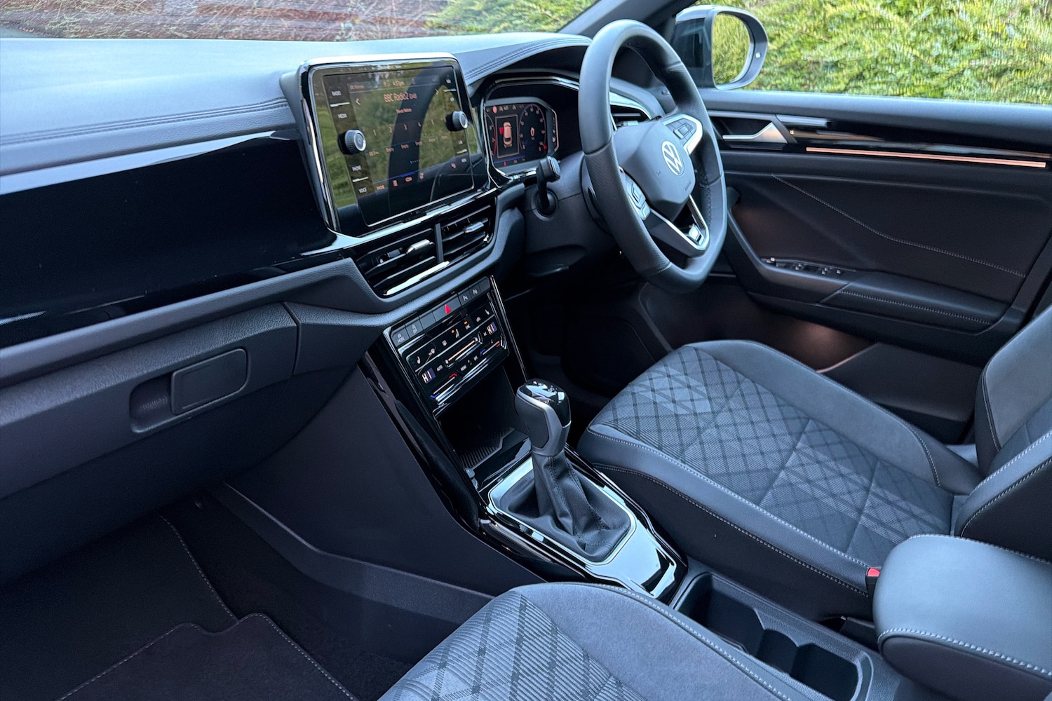 Used Volkswagen T-Roc 2025 for sale - 77442382: Photo 2