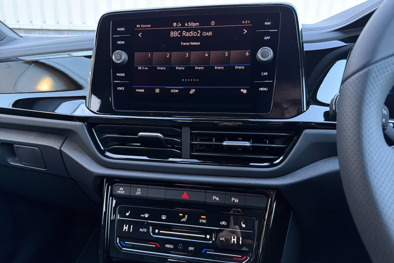 Used Volkswagen T-Roc 2025 for sale - 77442382: Photo 9