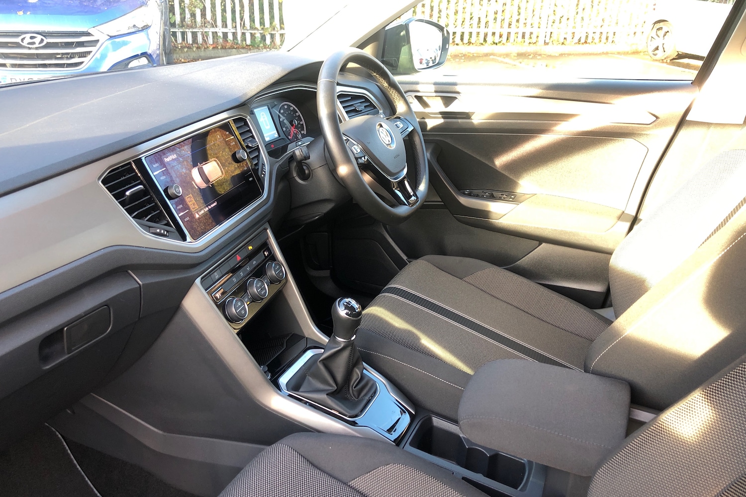 Used Volkswagen T-Roc 2020 for sale - 76942865: Photo 2