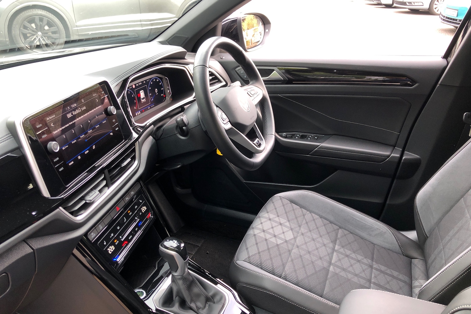 Used Volkswagen T-Roc 2024 for sale - 76676907: Photo 2