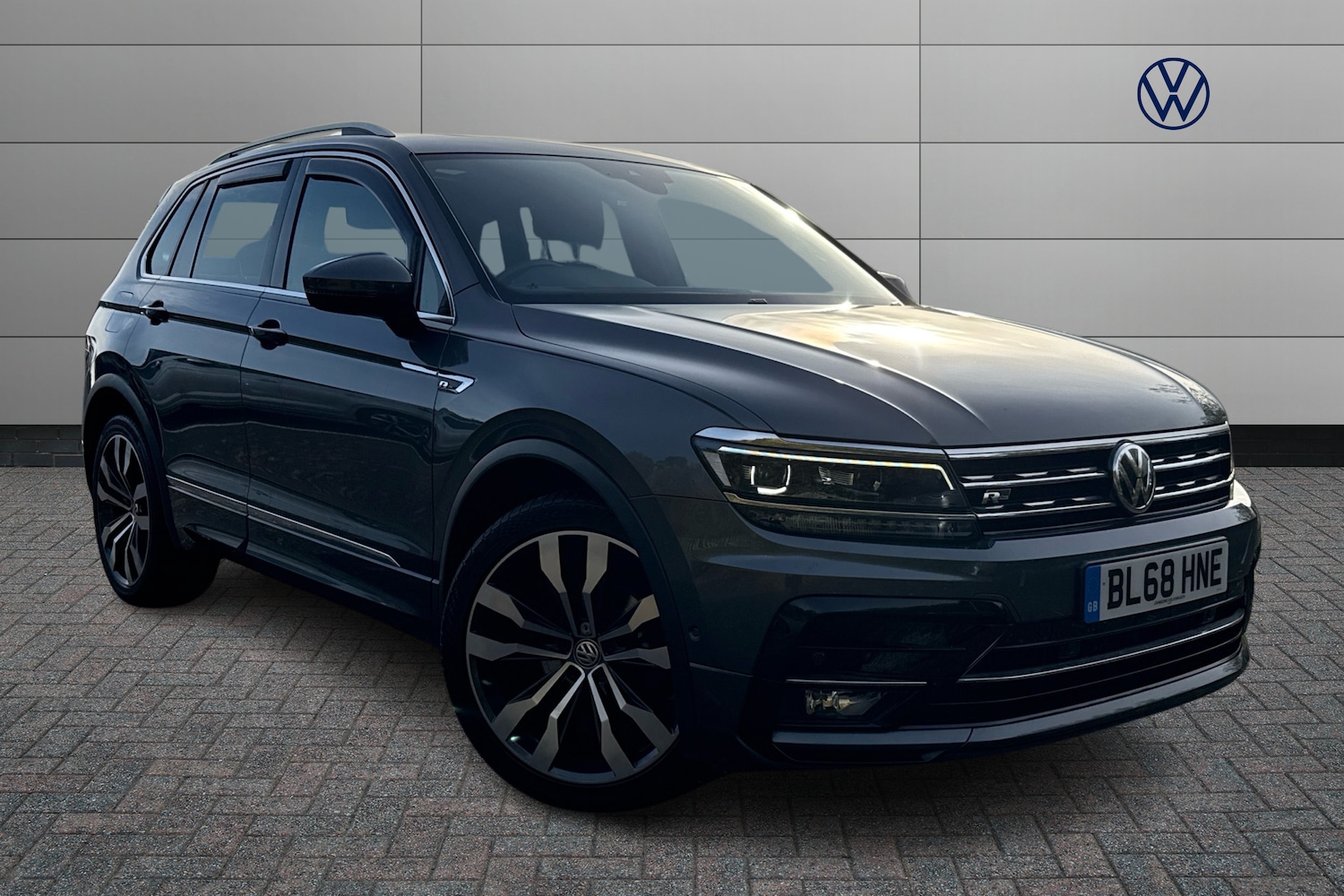 Used Volkswagen Tiguan 2019 for sale - 76673741: Photo 1