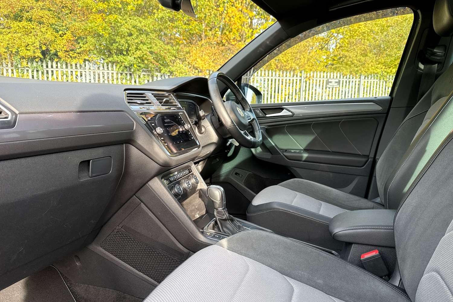 Used Volkswagen Tiguan 2019 for sale - 76673741: Photo 2