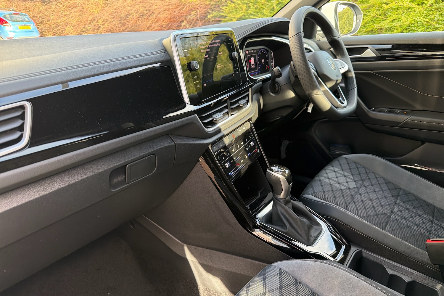 Used Volkswagen T-Roc 2025 for sale - 77498279: Photo 2