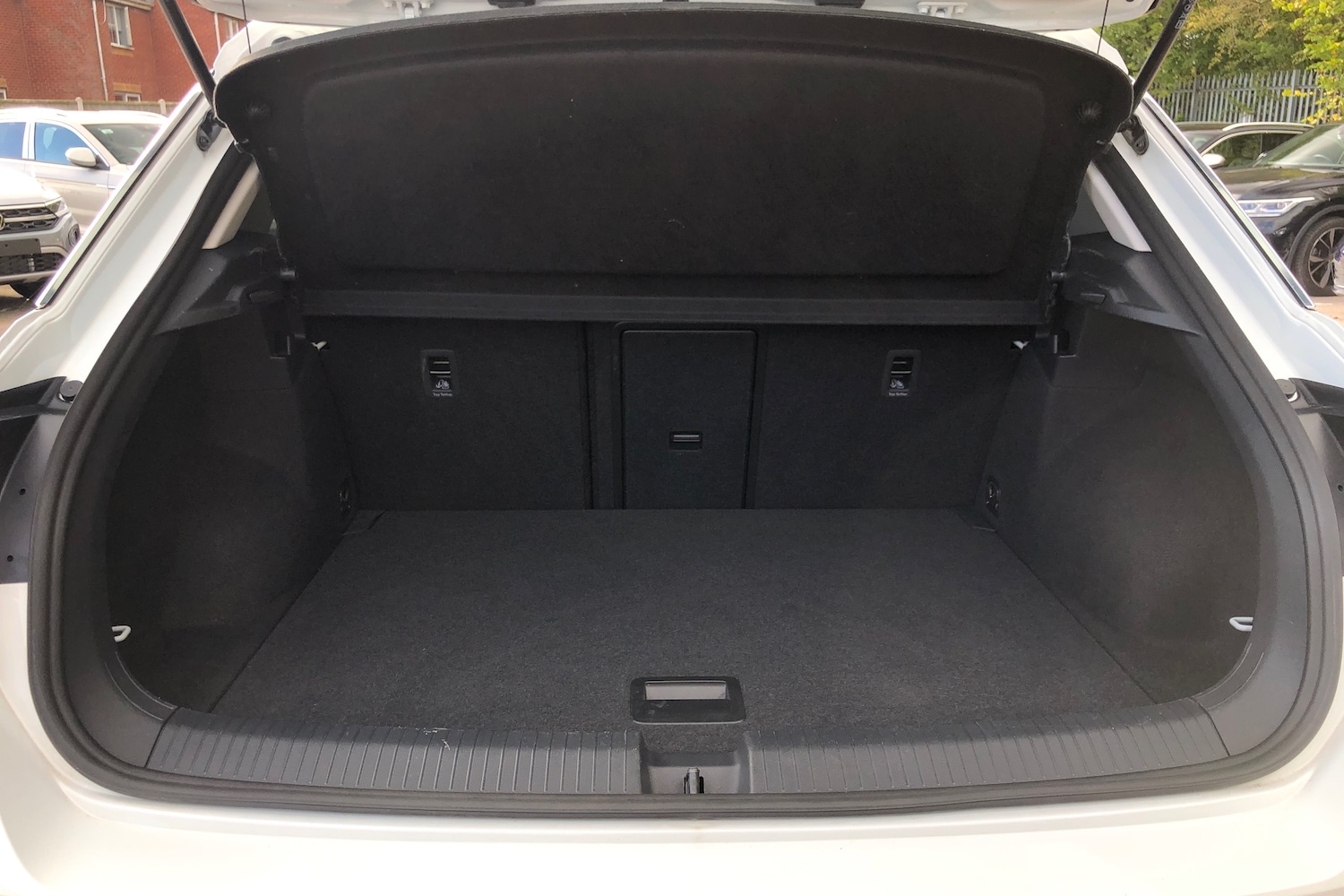 Used Volkswagen T-Roc 2023 for sale - 76676890: Photo 12