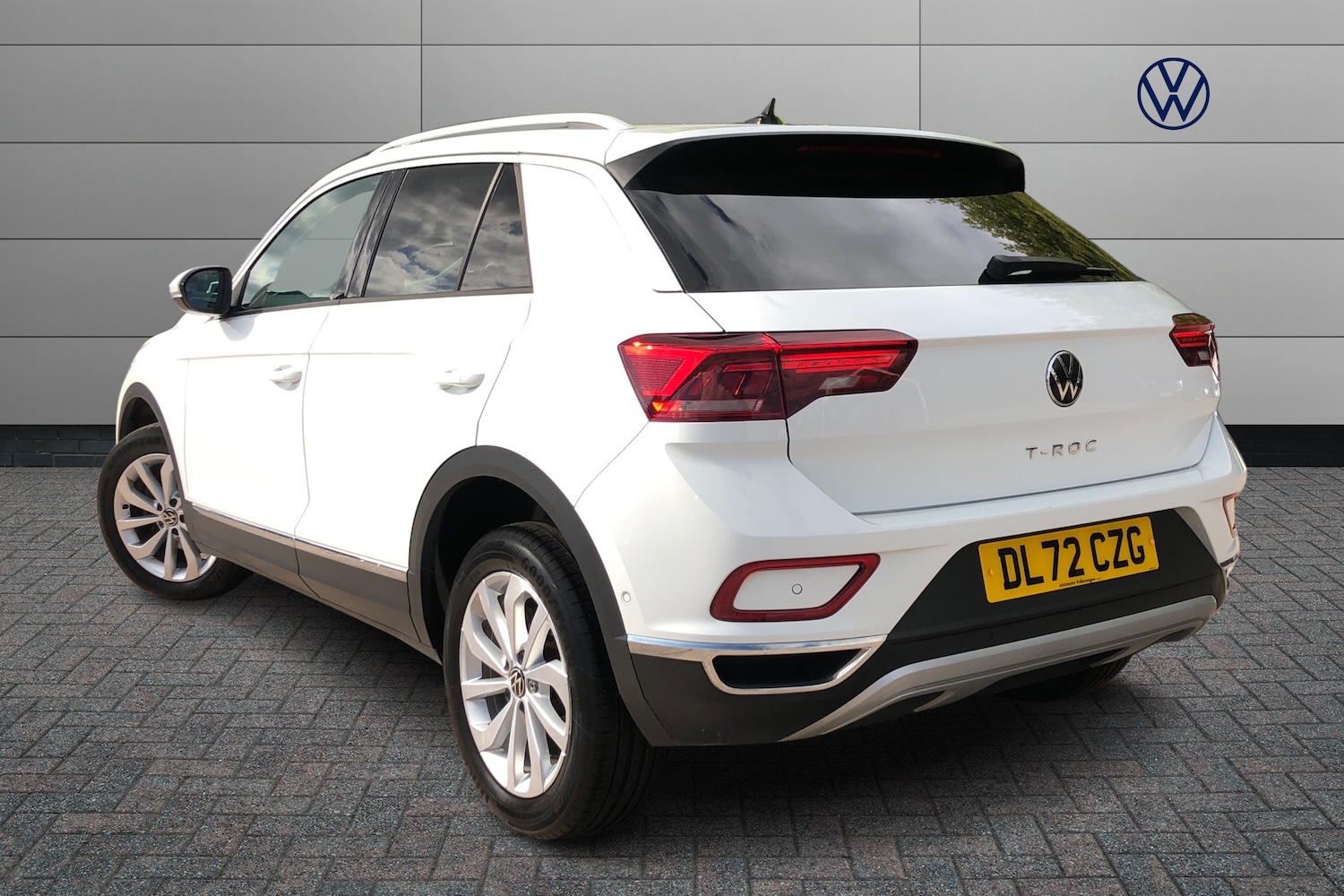Used Volkswagen T-Roc 2023 for sale - 76676890: Photo 3