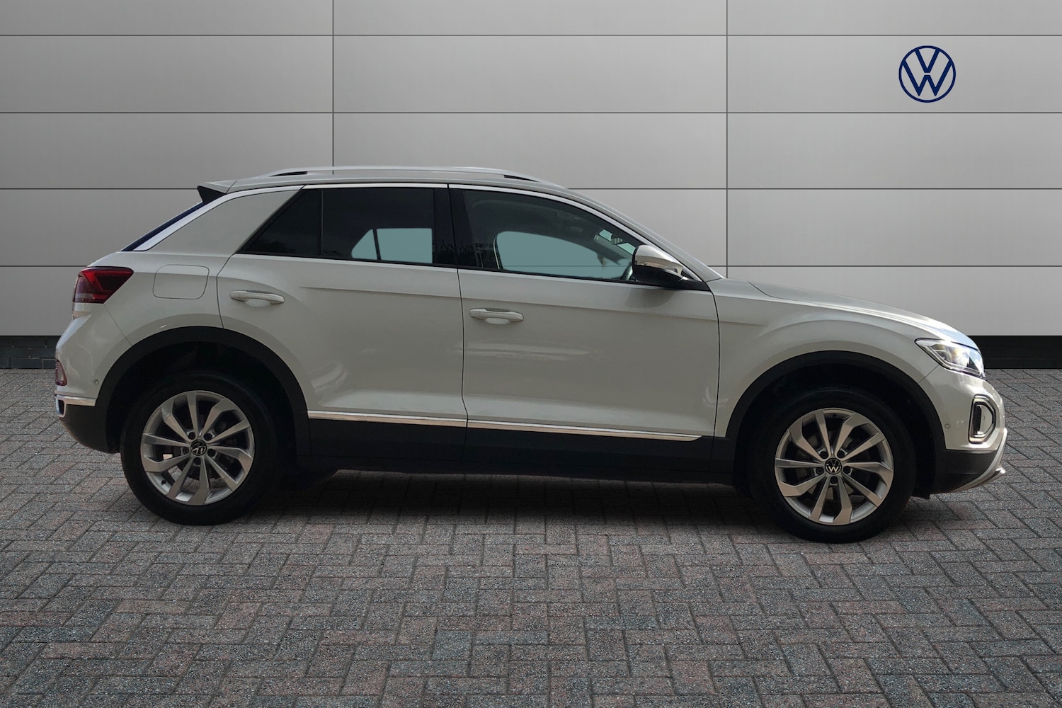Used Volkswagen T-Roc 2023 for sale - 76676890: Photo 4