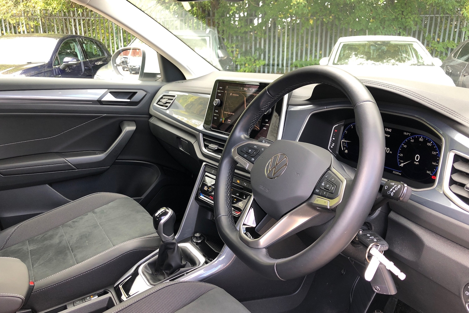 Used Volkswagen T-Roc 2023 for sale - 76676890: Photo 6