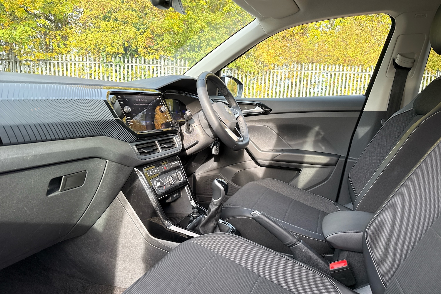 Used Volkswagen T-Cross 2023 for sale - 76675808: Photo 2