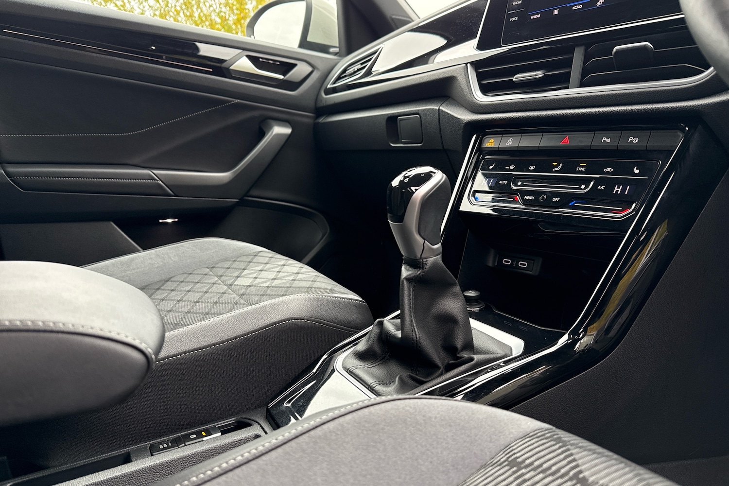 Used Volkswagen T-Roc 2022 for sale - 76674967: Photo 10