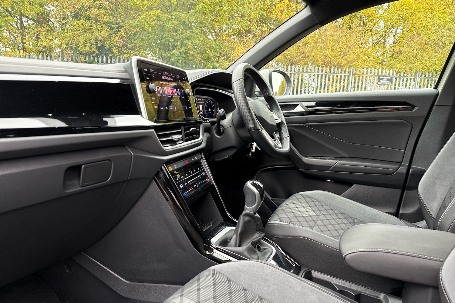 Used Volkswagen T-Roc 2022 for sale - 76674967: Photo 2