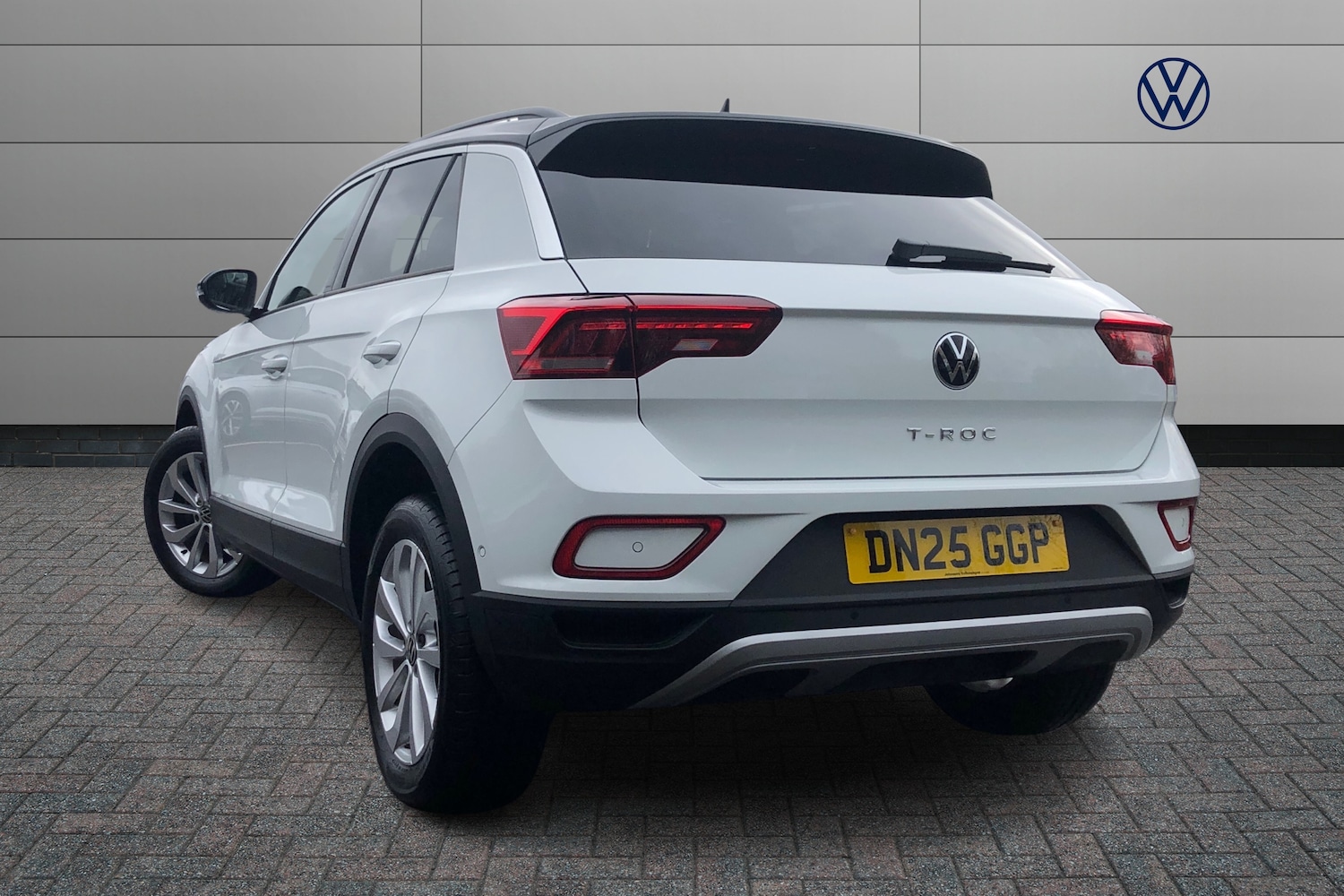 Used Volkswagen T-Roc 2025 for sale - 77042702: Photo 3