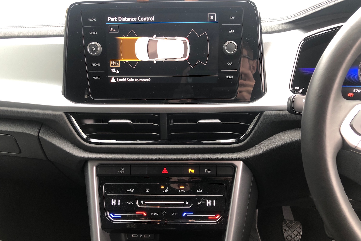 Used Volkswagen T-Roc 2025 for sale - 77042702: Photo 9