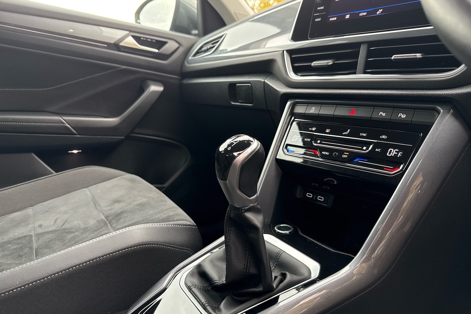 Used Volkswagen T-Roc 2022 for sale - 76563290: Photo 10