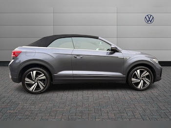 Used Volkswagen T-Roc 2023 for sale - 77739779: Photo