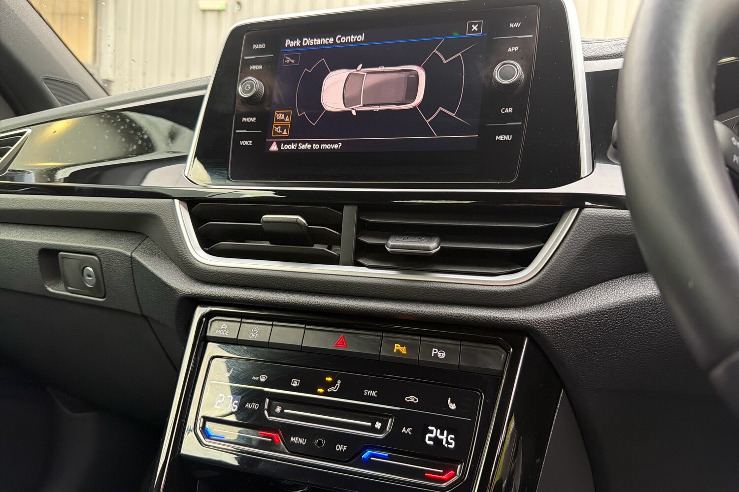 Used Volkswagen T-Roc 2023 for sale - 77739779: Photo 9