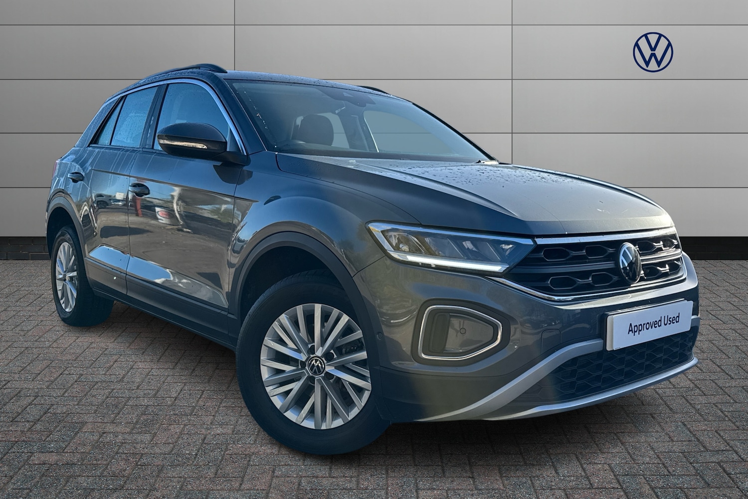 Used Volkswagen T-Roc 2024 for sale - 76677446: Photo 1