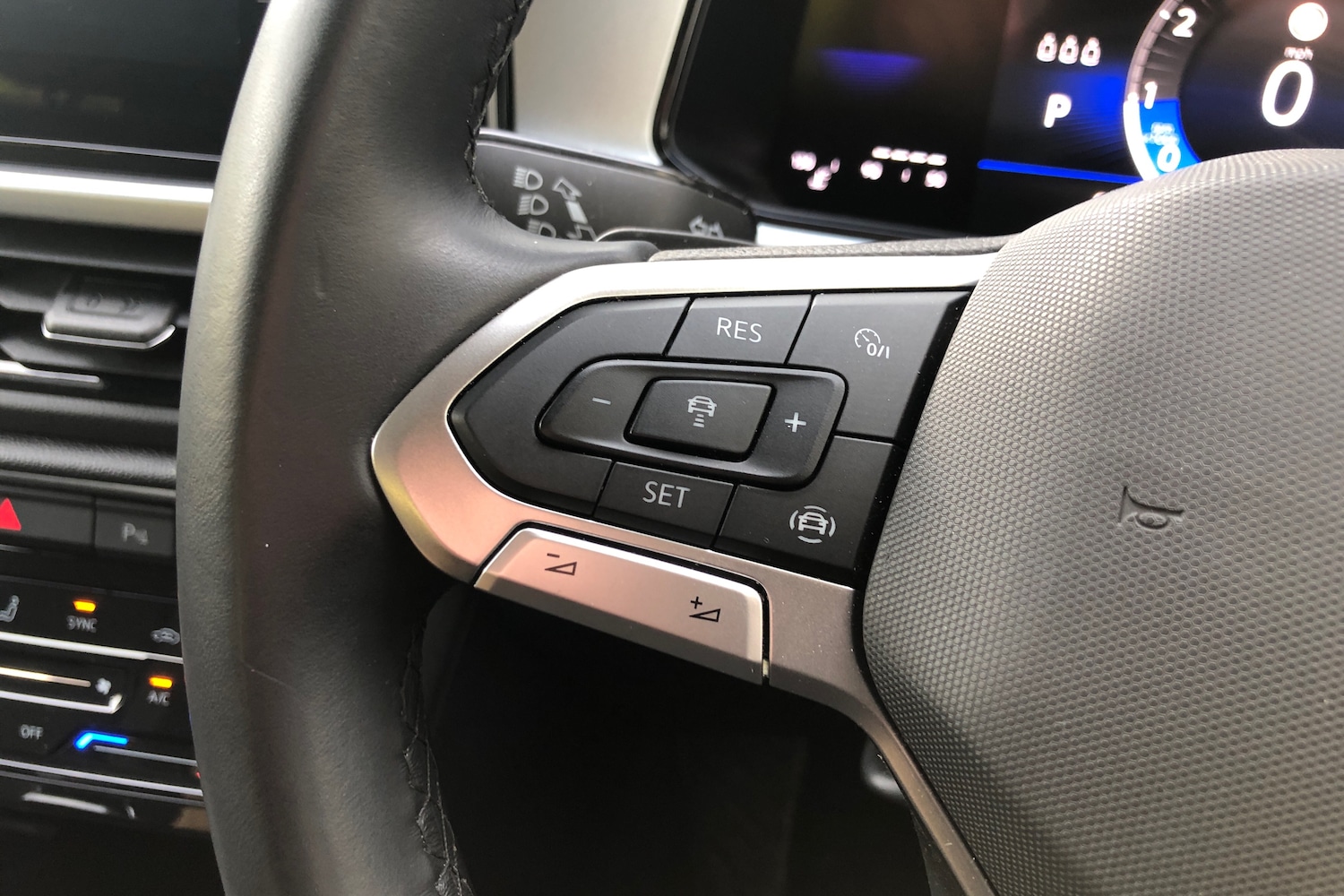 Used Volkswagen T-Roc 2024 for sale - 76677446: Photo 17