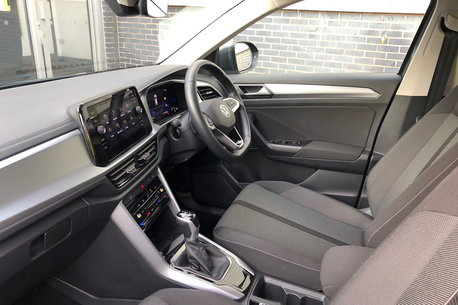 Used Volkswagen T-Roc 2024 for sale - 76677446: Photo 2