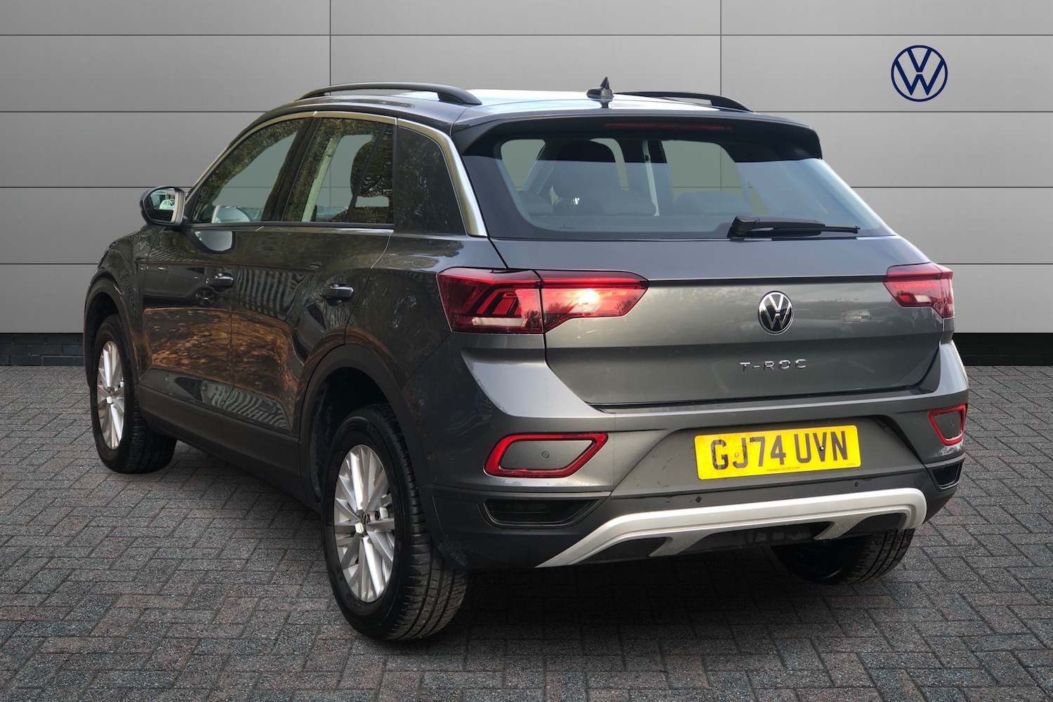 Used Volkswagen T-Roc 2024 for sale - 76677446: Photo 3
