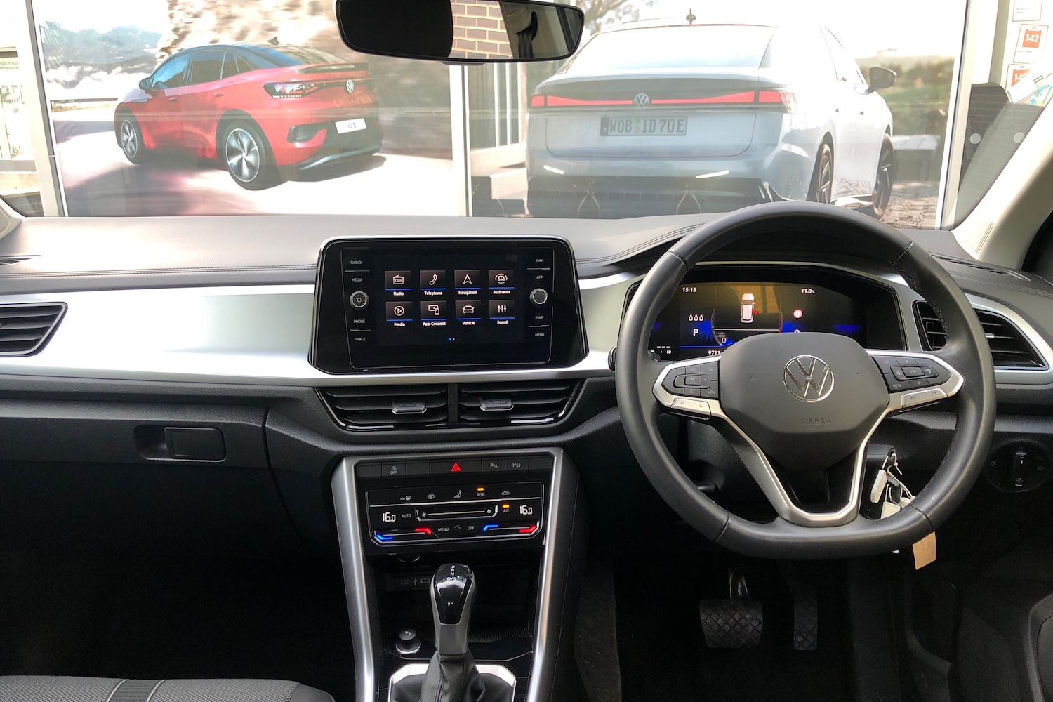 Used Volkswagen T-Roc 2024 for sale - 76677446: Photo 8