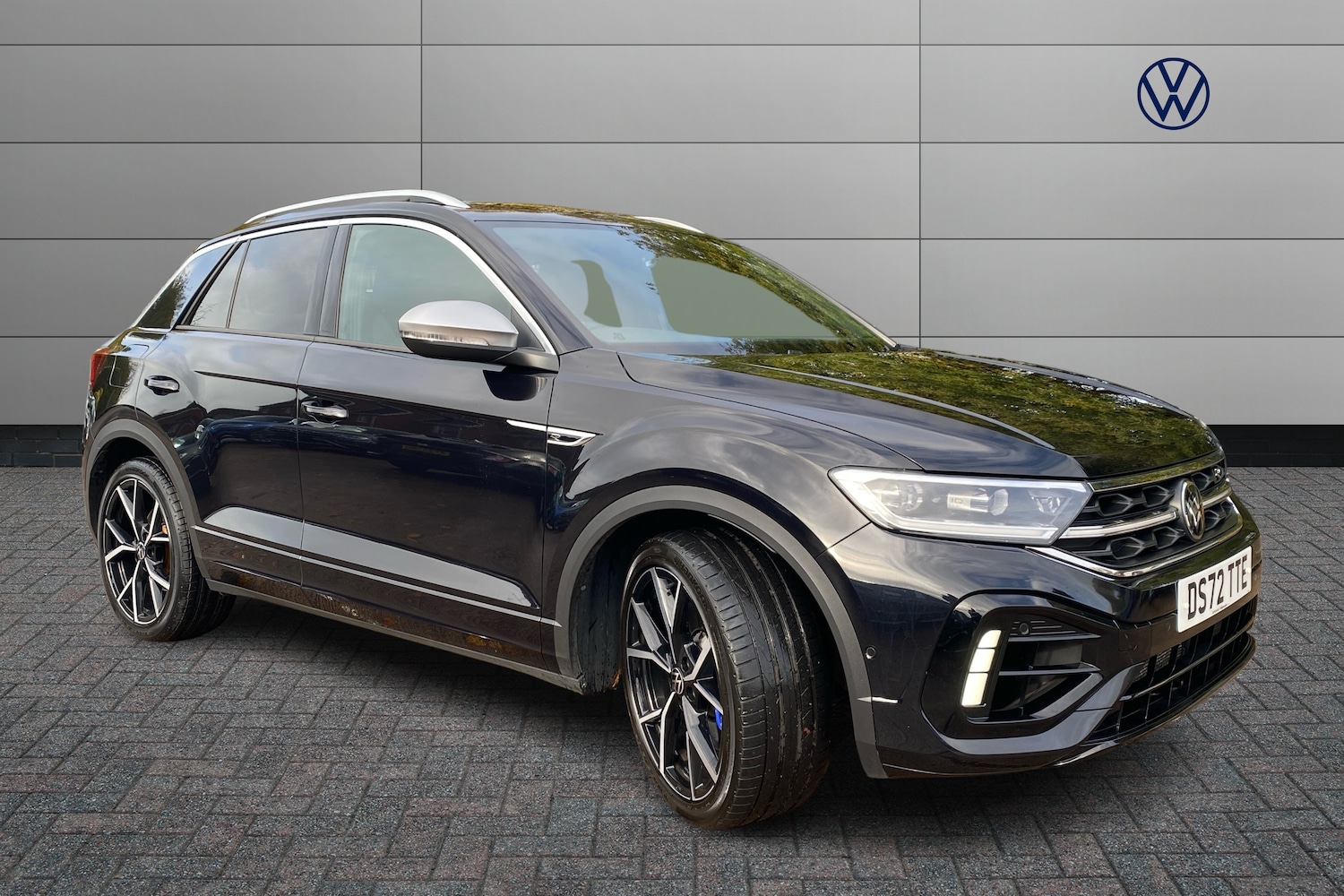 Used Volkswagen T-Roc 2023 for sale - 76676328: Photo 1