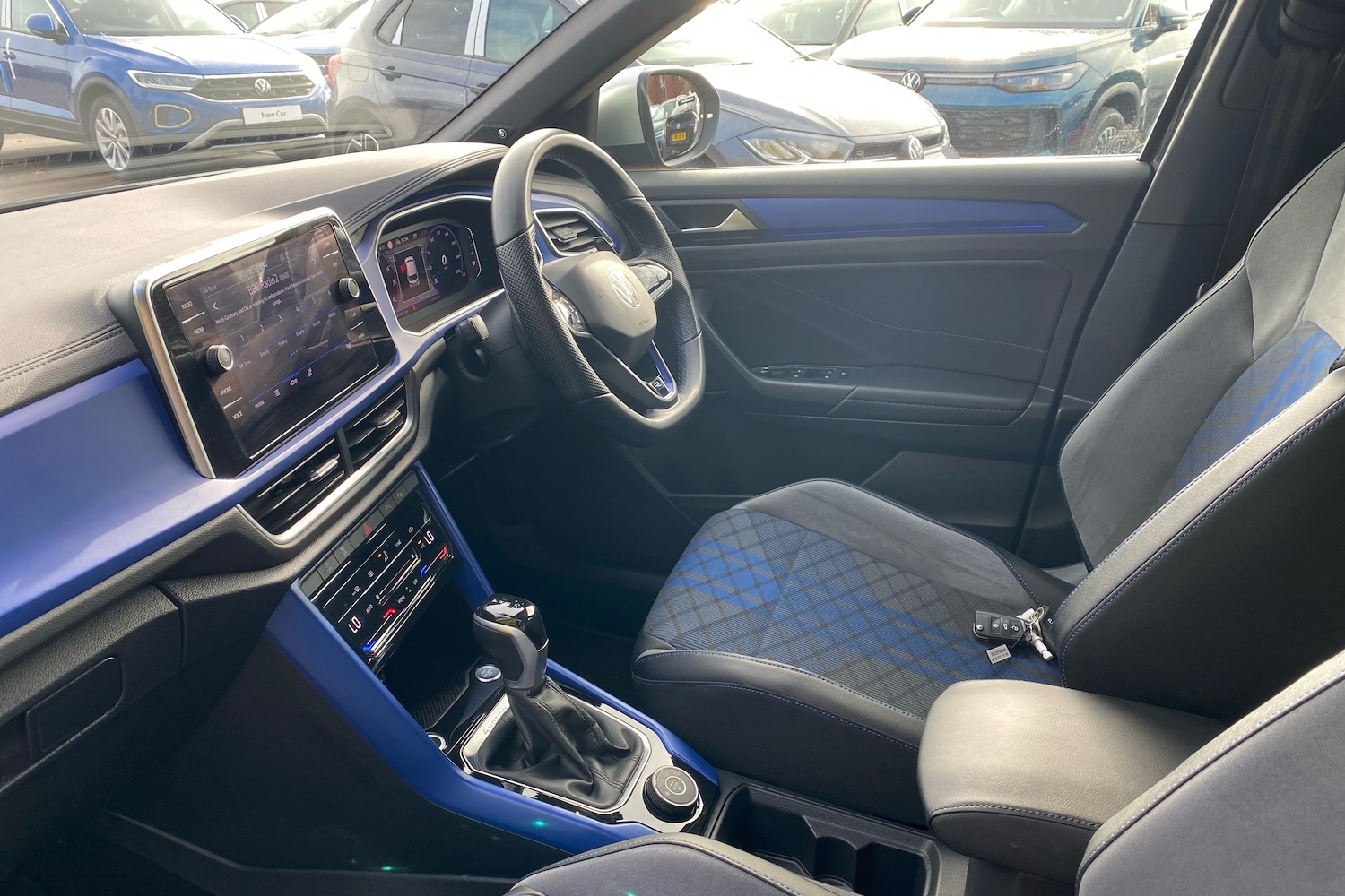 Used Volkswagen T-Roc 2023 for sale - 76676328: Photo 2