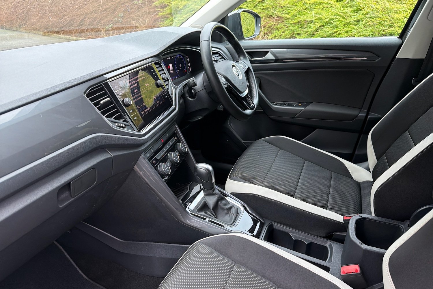 Used Volkswagen T-Roc 2021 for sale - 77855287: Photo 2