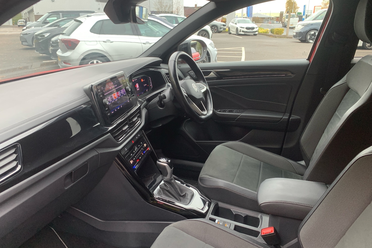 Used Volkswagen T-Roc 2022 for sale - 76674860: Photo 2