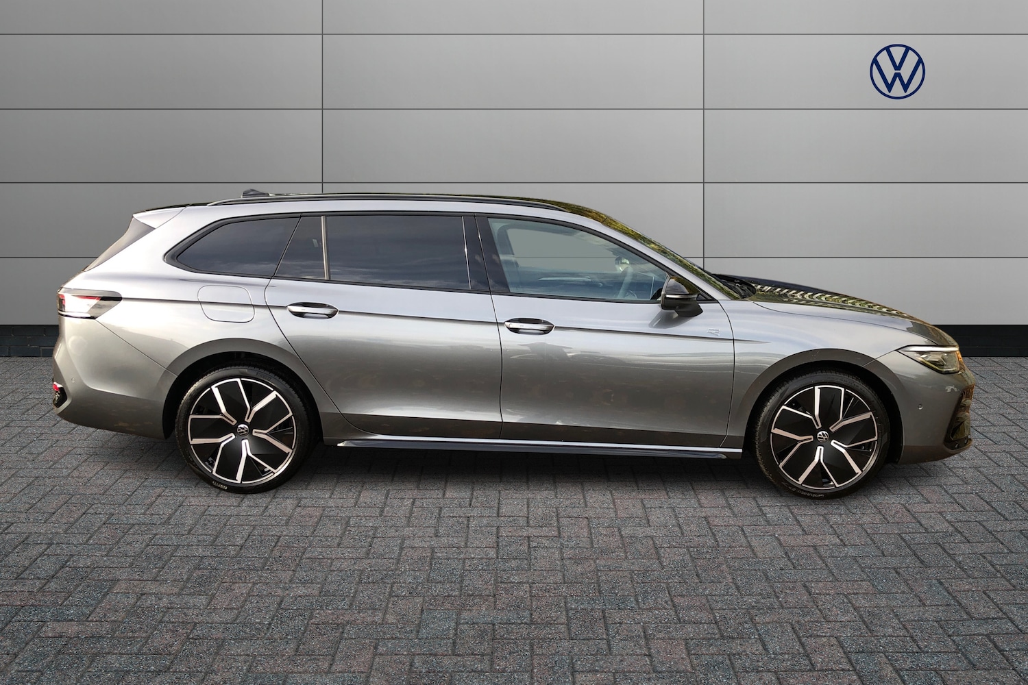 Used Volkswagen Passat 2025 for sale - 76678660: Photo 4