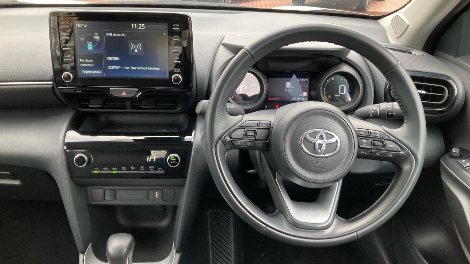 Used Toyota Yaris Cross 2023 for sale - 76676660: Photo 5