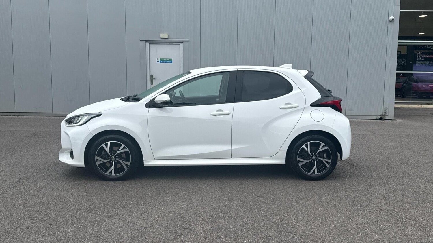 Used Toyota Yaris 2024 for sale - 76678401: Photo 17