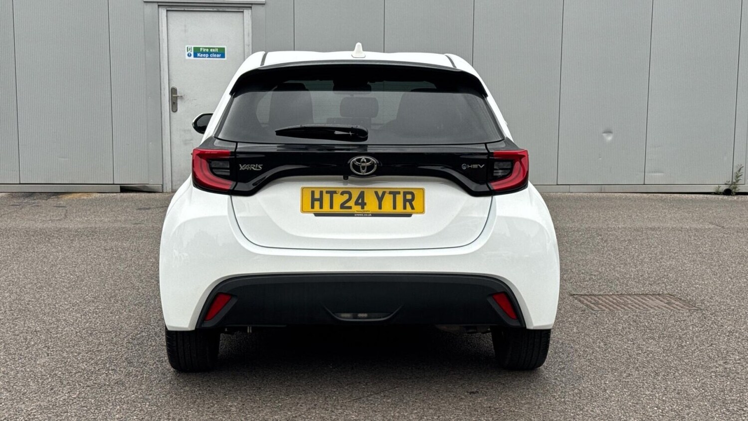 Used Toyota Yaris 2024 for sale - 76678401: Photo 19