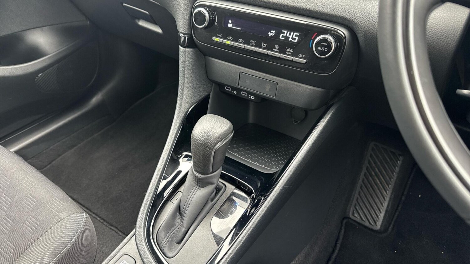 Used Toyota Yaris 2024 for sale - 76678401: Photo 25