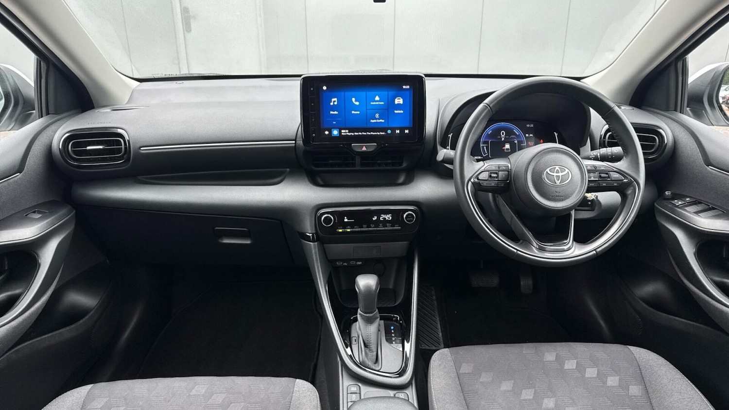 Used Toyota Yaris 2024 for sale - 76678401: Photo 5