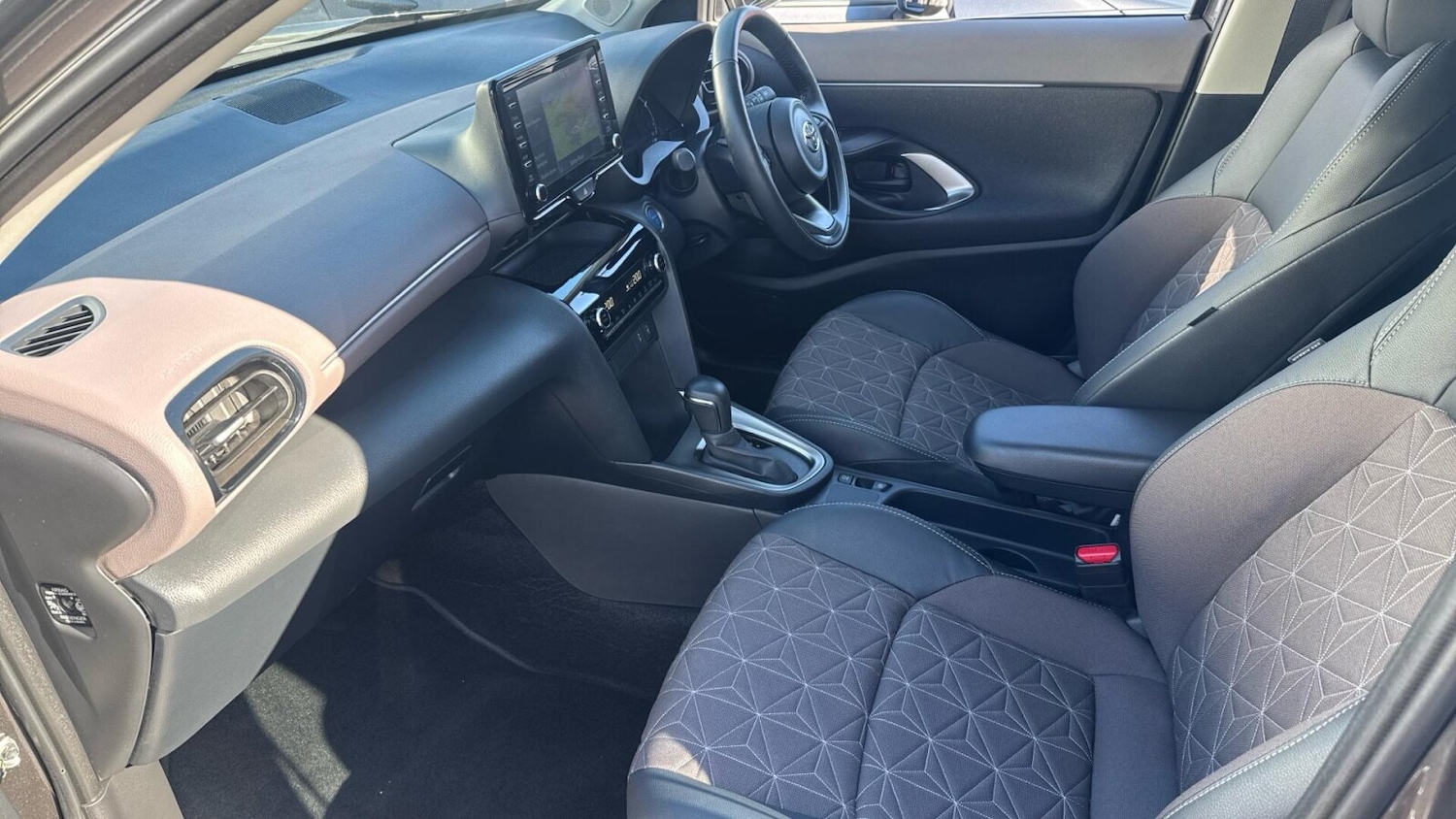 Used Toyota Yaris Cross 2023 for sale - 77954248: Photo 10