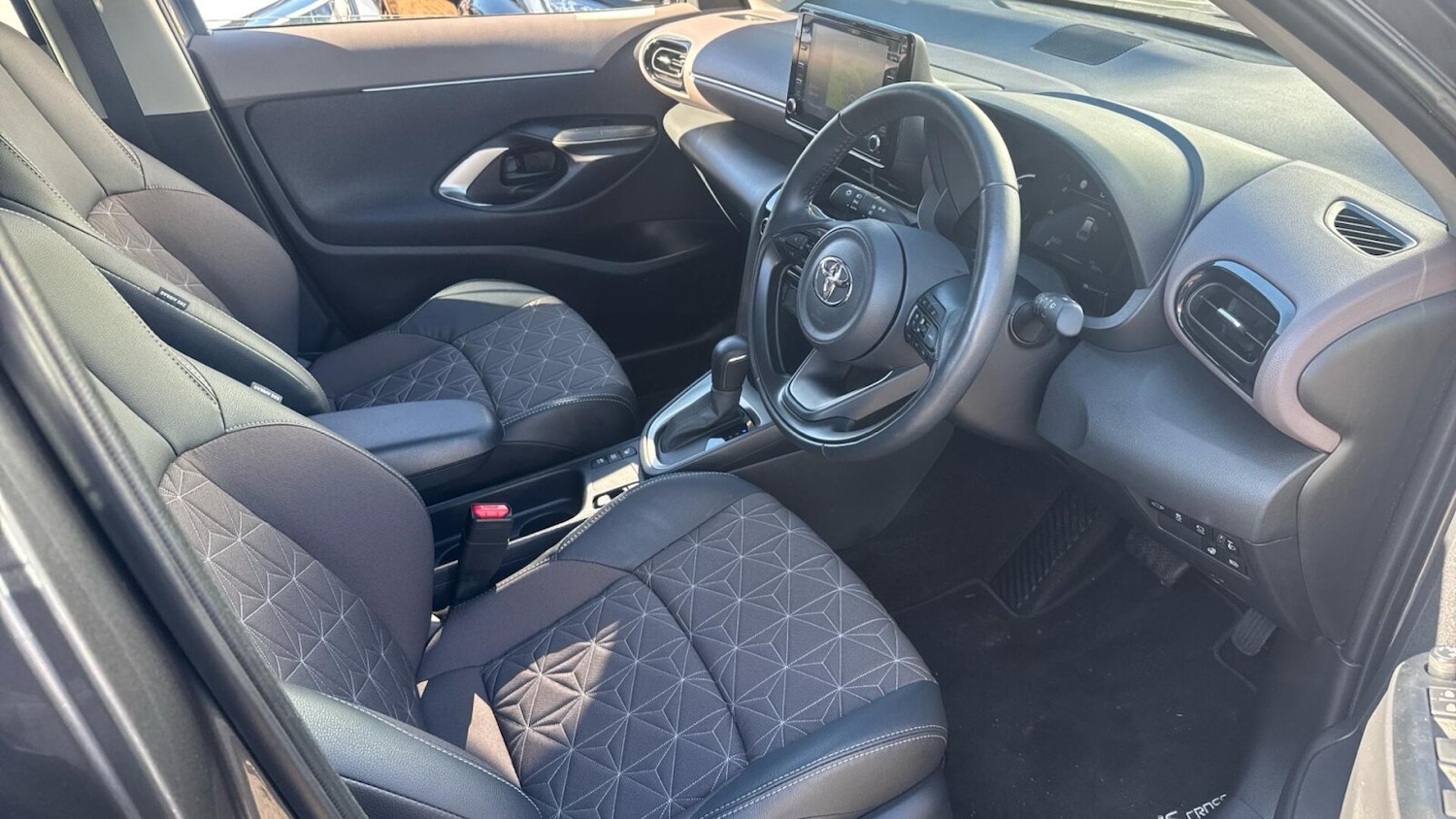 Used Toyota Yaris Cross 2023 for sale - 77954248: Photo 11