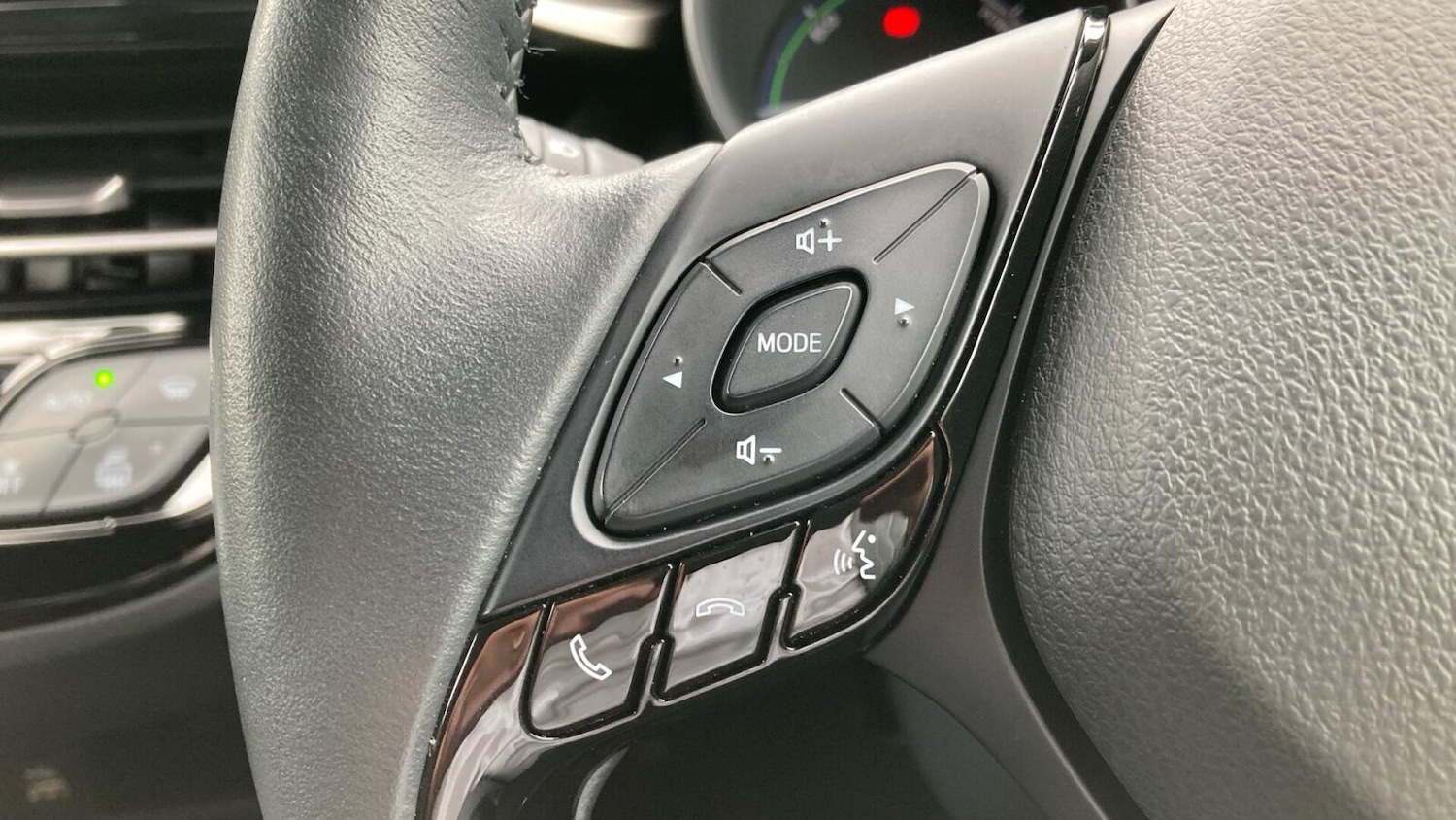 Used Toyota C-HR 2023 for sale - 76927635: Photo 23