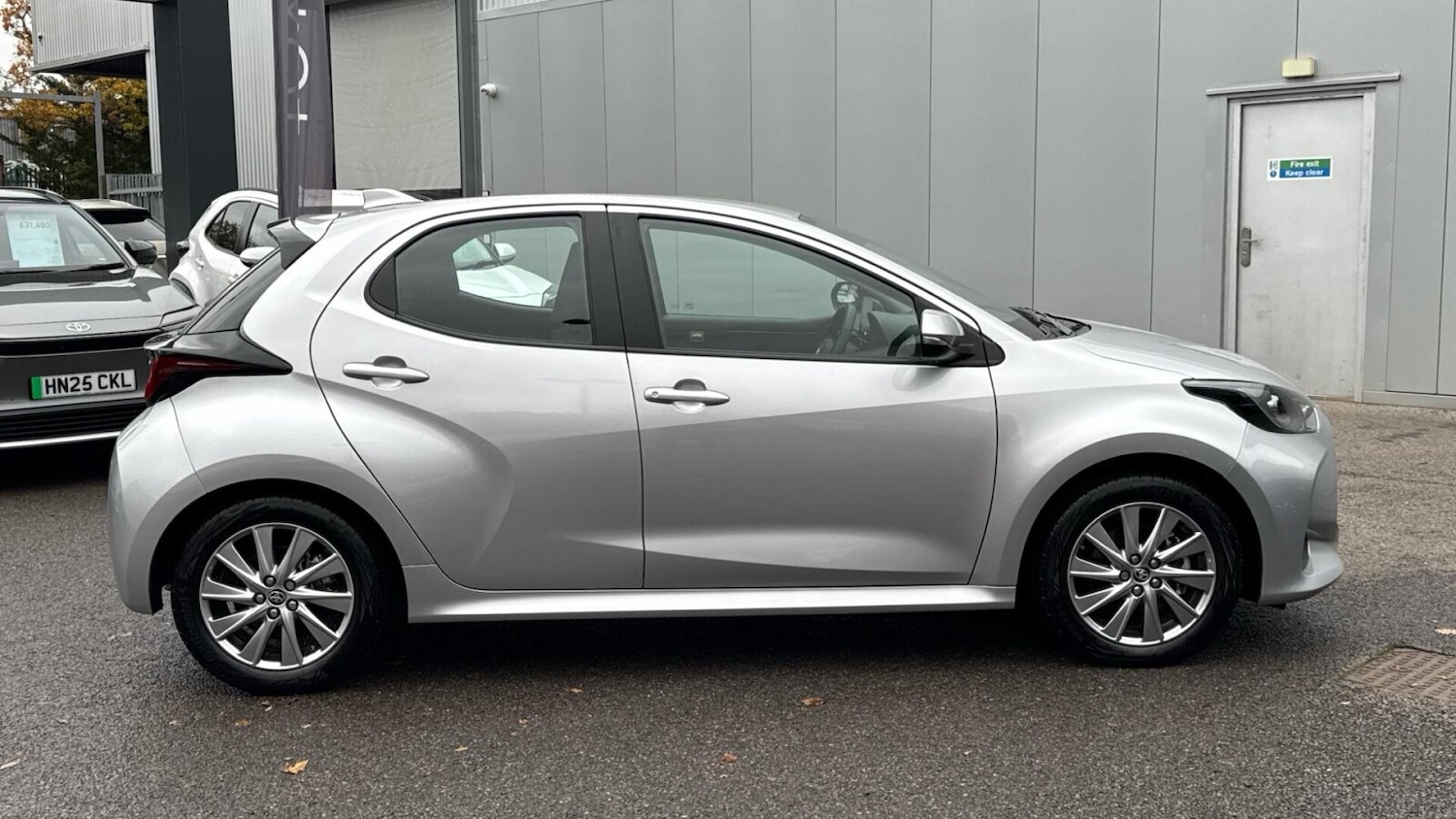 Used Toyota Yaris 2024 for sale - 76676700: Photo 16