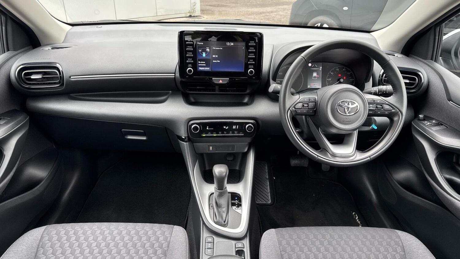 Used Toyota Yaris 2024 for sale - 76676700: Photo 5