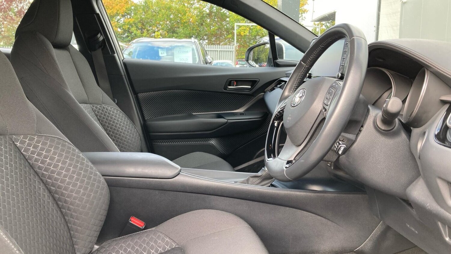 Used Toyota C-HR 2022 for sale - 76674885: Photo 11